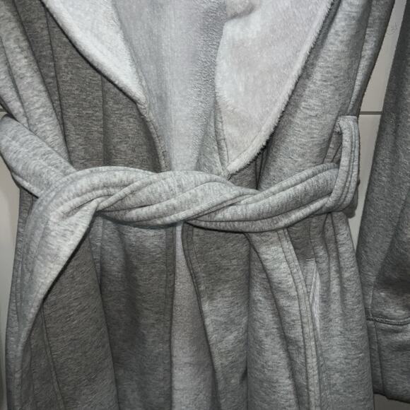 UGG Australia Women's Grey Plush Fleece Bathrobe Size Medium - Picture 7 of 10